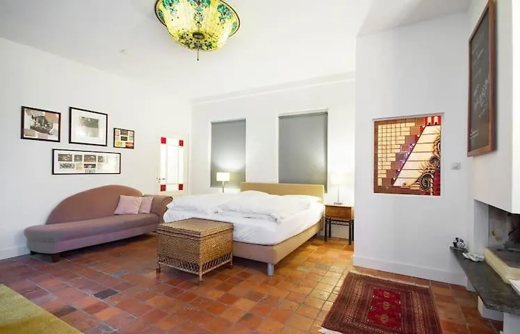 Ground Floor Jordaan Apartment contacts